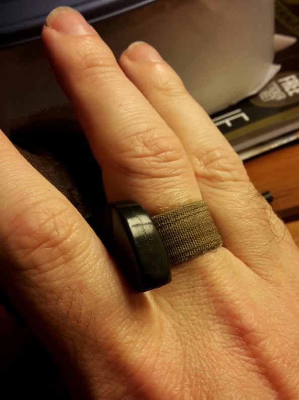 Shows the spacer and elastic loop on finger