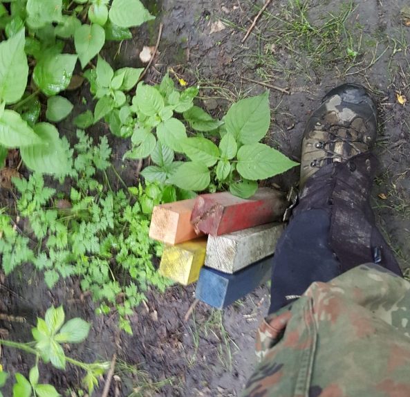 Heel touching the shooting peg