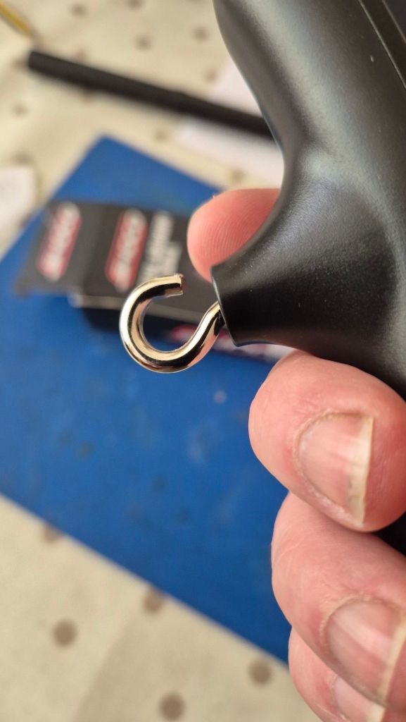 The Shocq Digital archery scale close up on the hook attachment